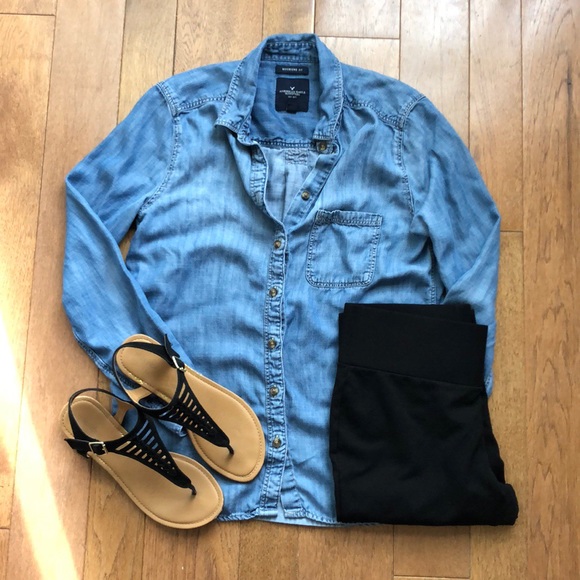 American Eagle Outfitters Tops - American Eagle denim button down medium top